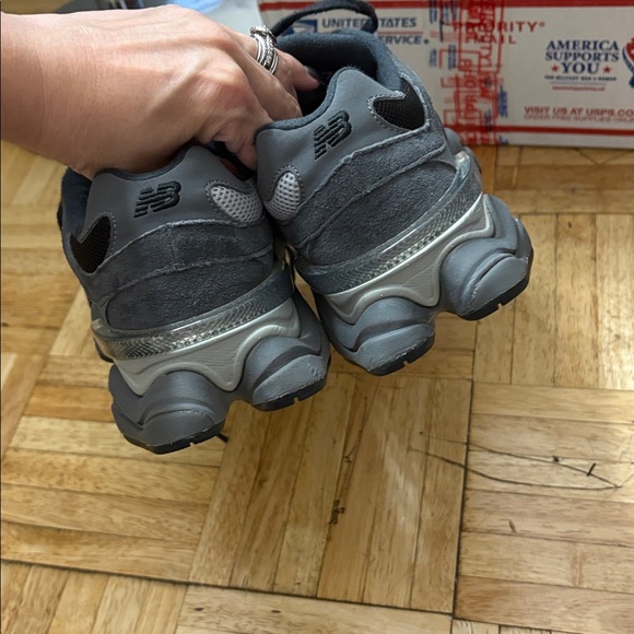 New Balance 9060 Sneakers - Picture 4 of 5